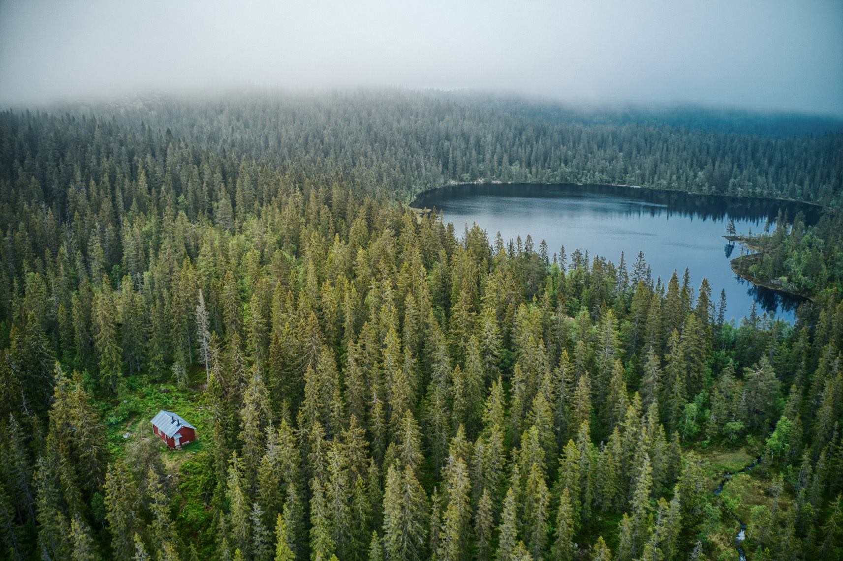 Lunnaas - åpen hytte i Finnemarka- med Vesle Bumla tjern i bakgrunnen
