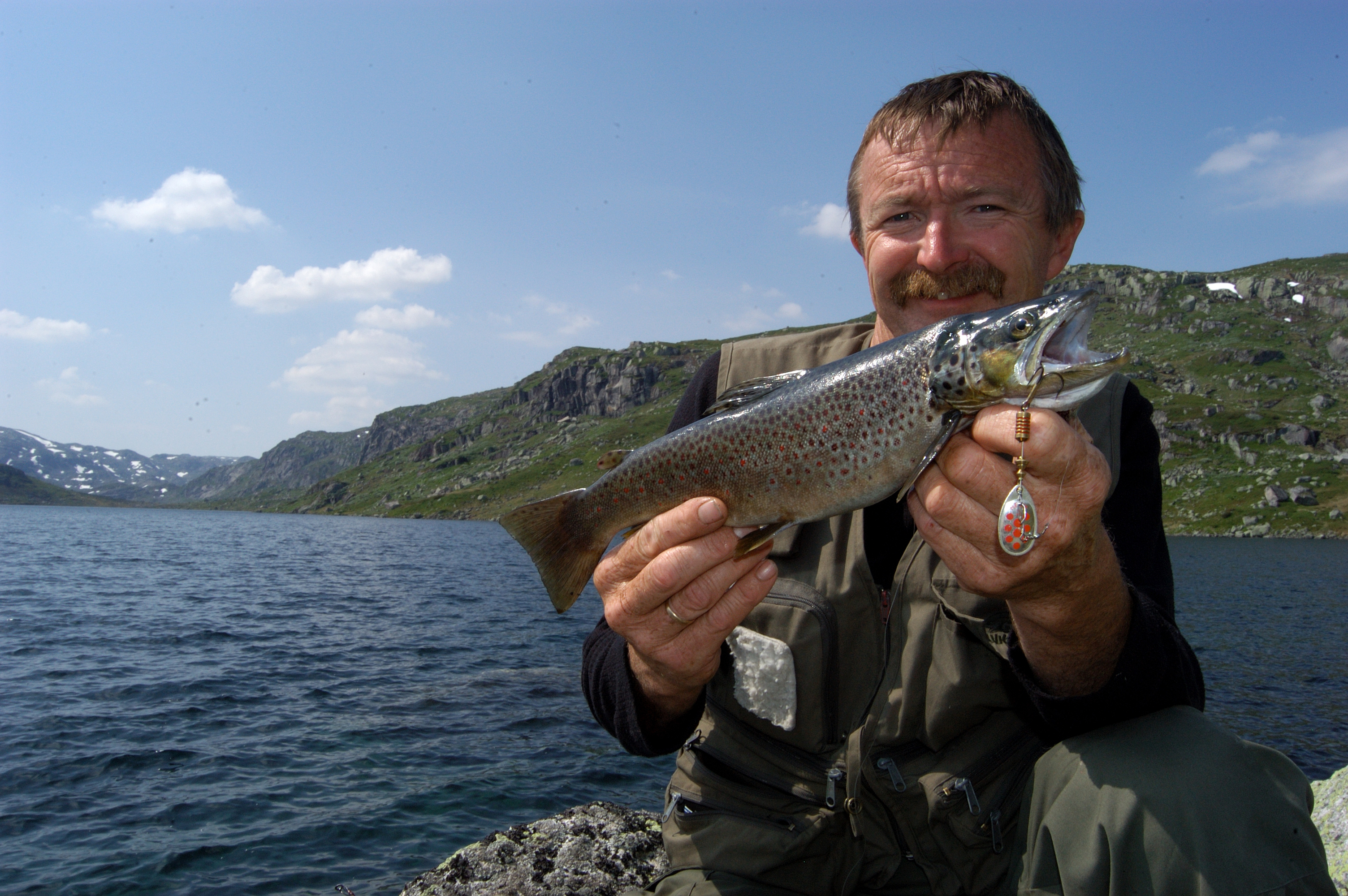 Fisker og fangst i Nutevatn i Njardarheim