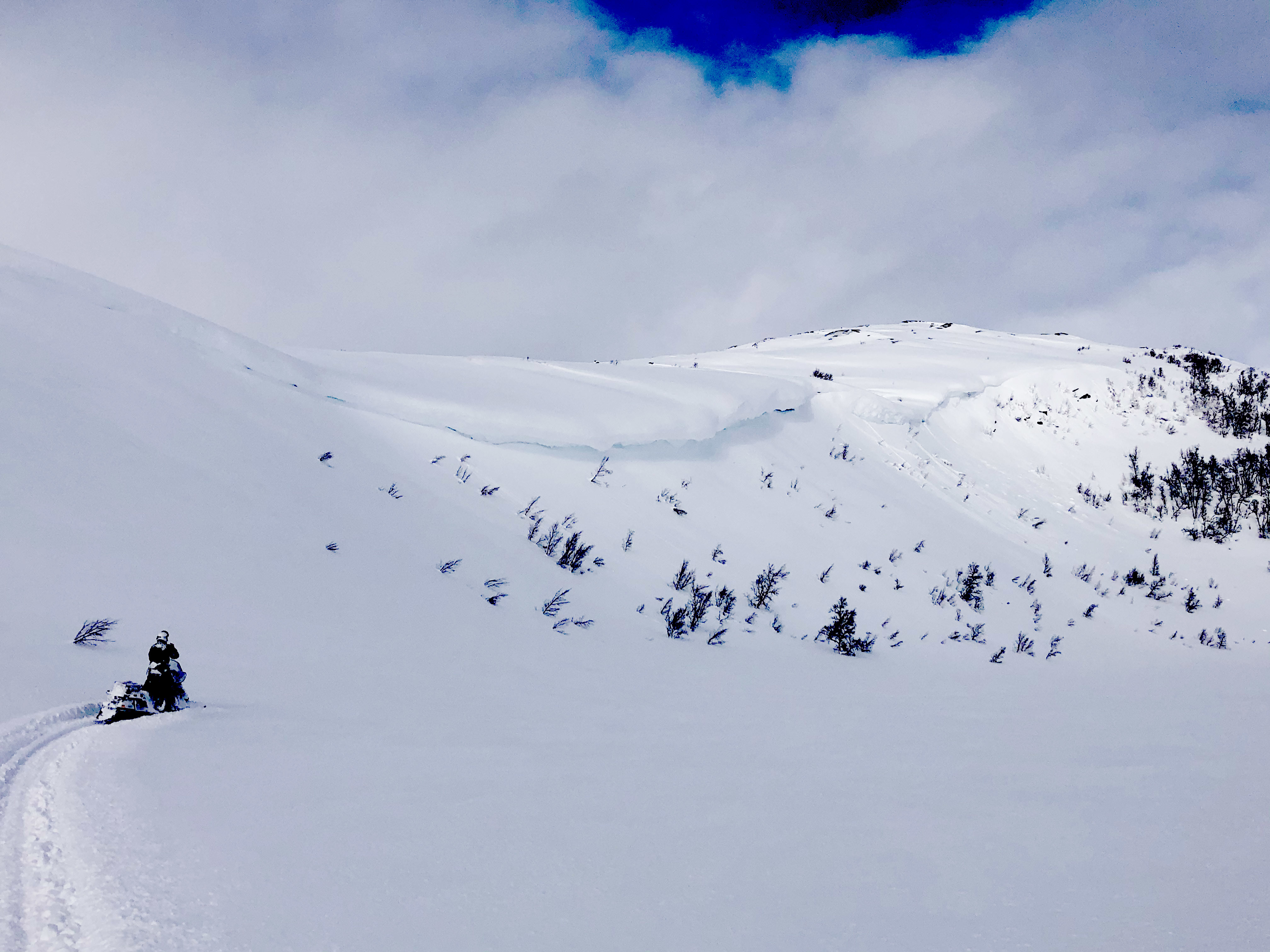 Enorm snøskavl ved Øvre Oksvatn Saltfjellet