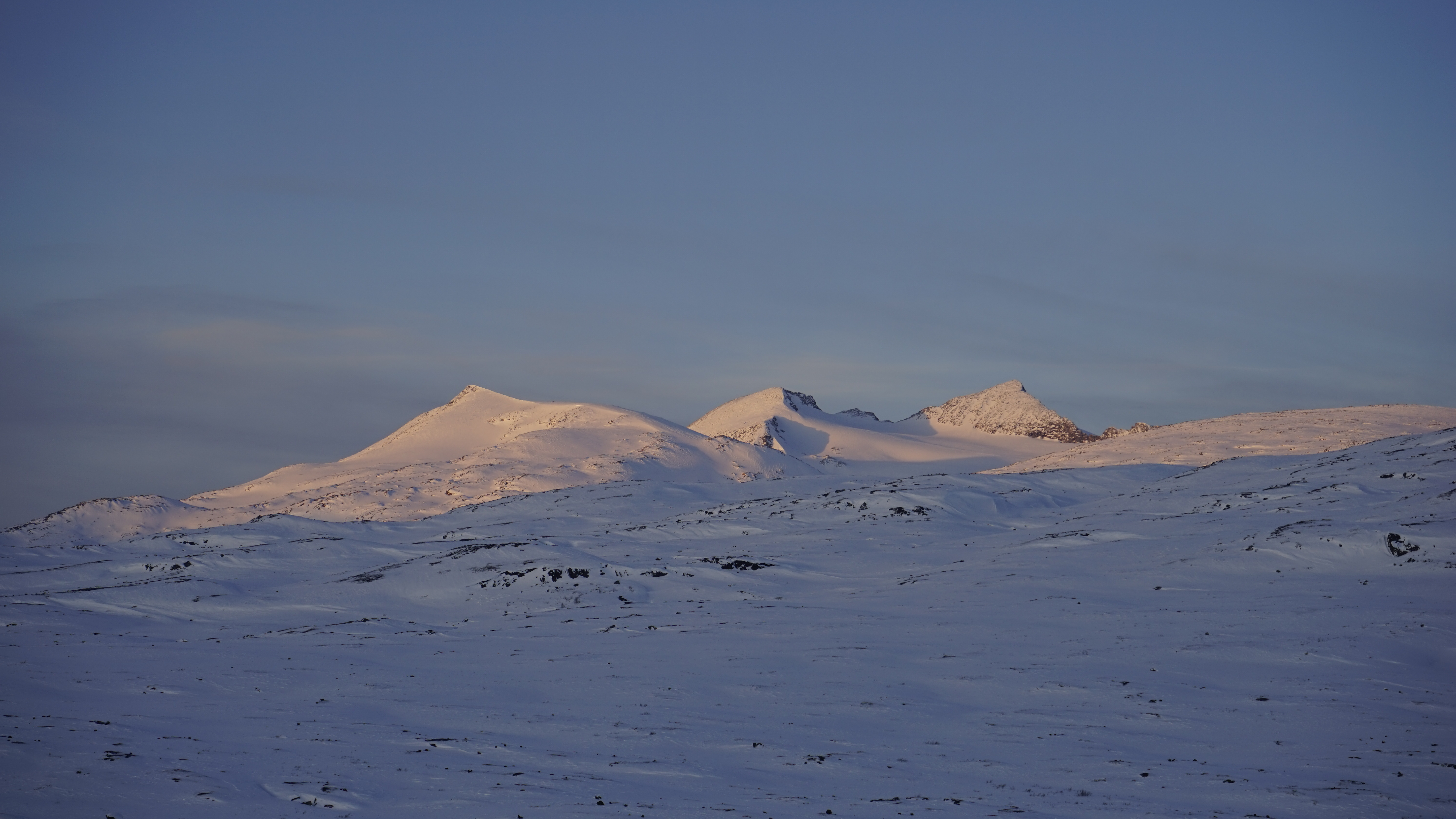Sola er tilbake i fjellet -   Storsteinsfjell i Nordalen i Skjomen