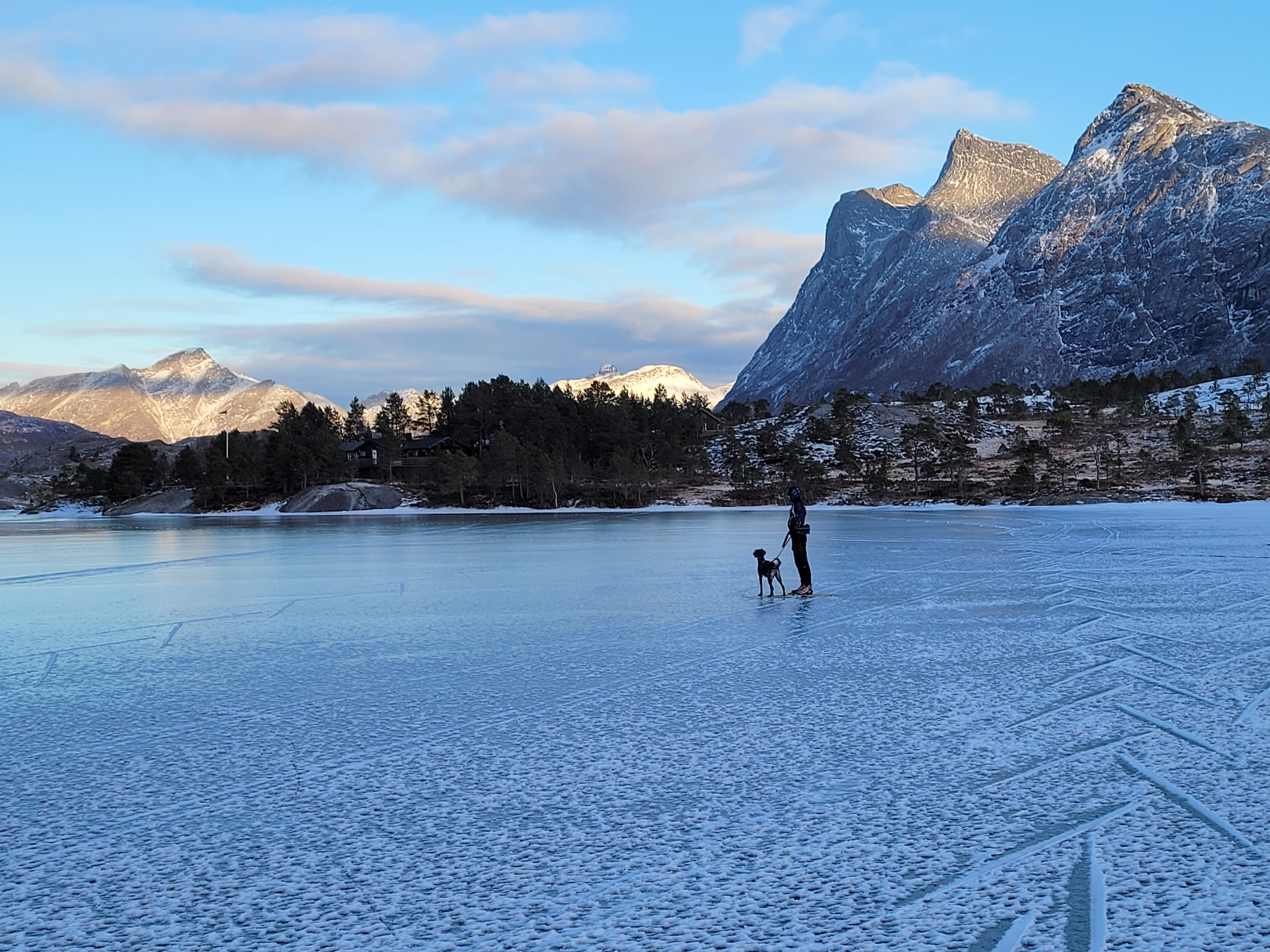 Blankis på Langvatnet på tur inn til Sørfjorden i Sjunkhatten nasjonalpark