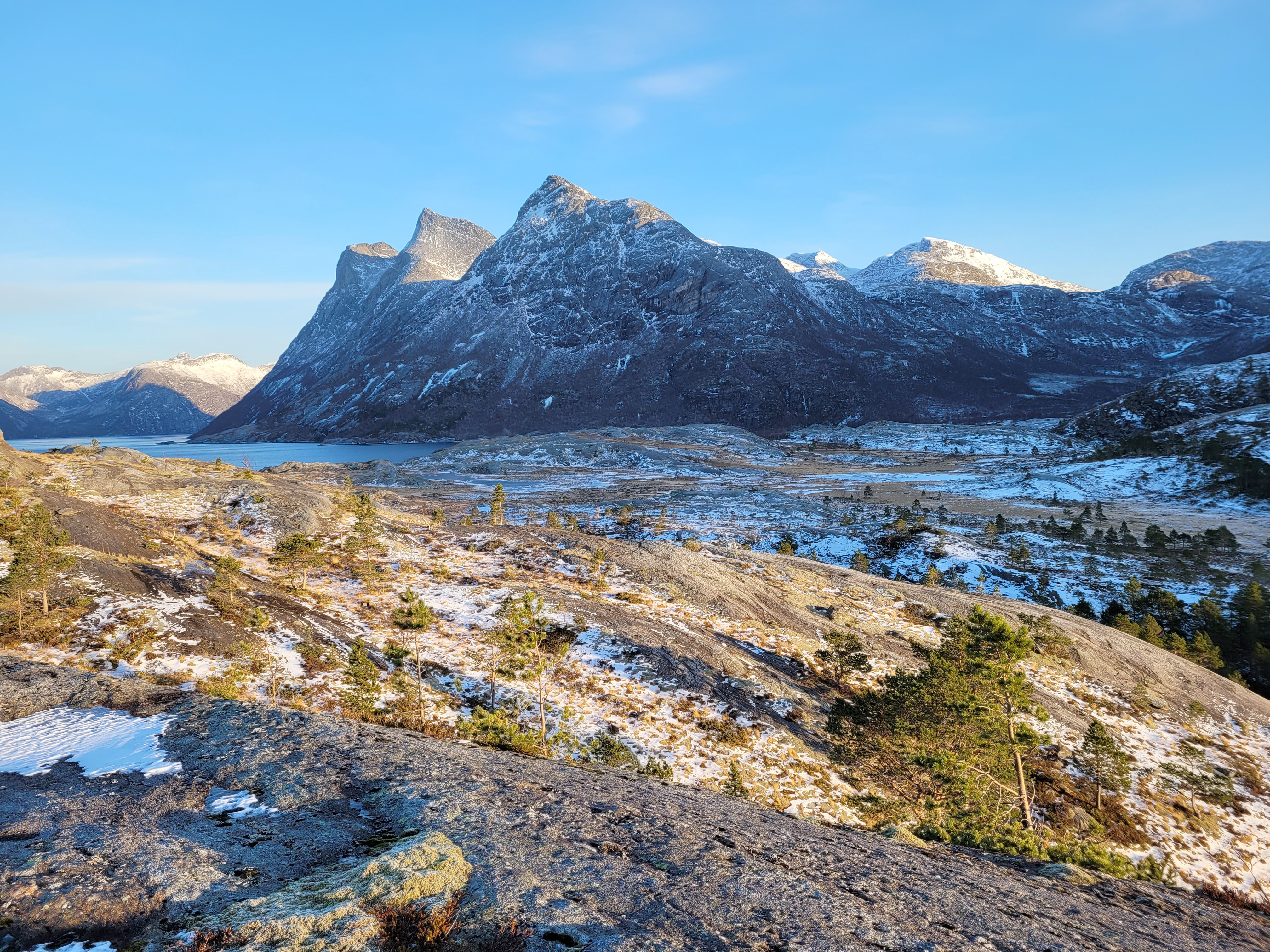 Snøfattig i Sørfjorden i Sjunkhatten nasjonalpark