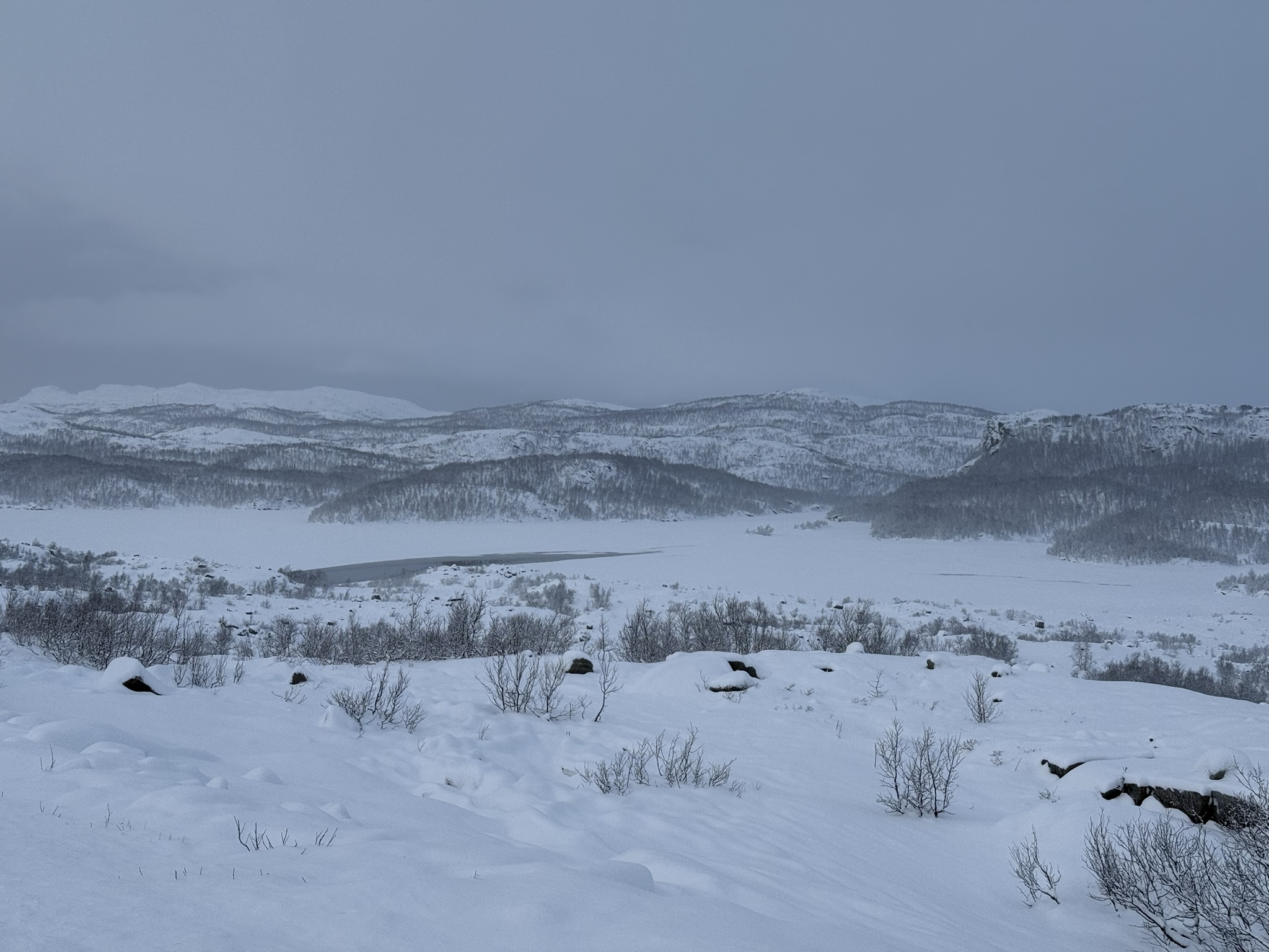 Åpen råk deler nesten hele Sirkelvatn i Narvik