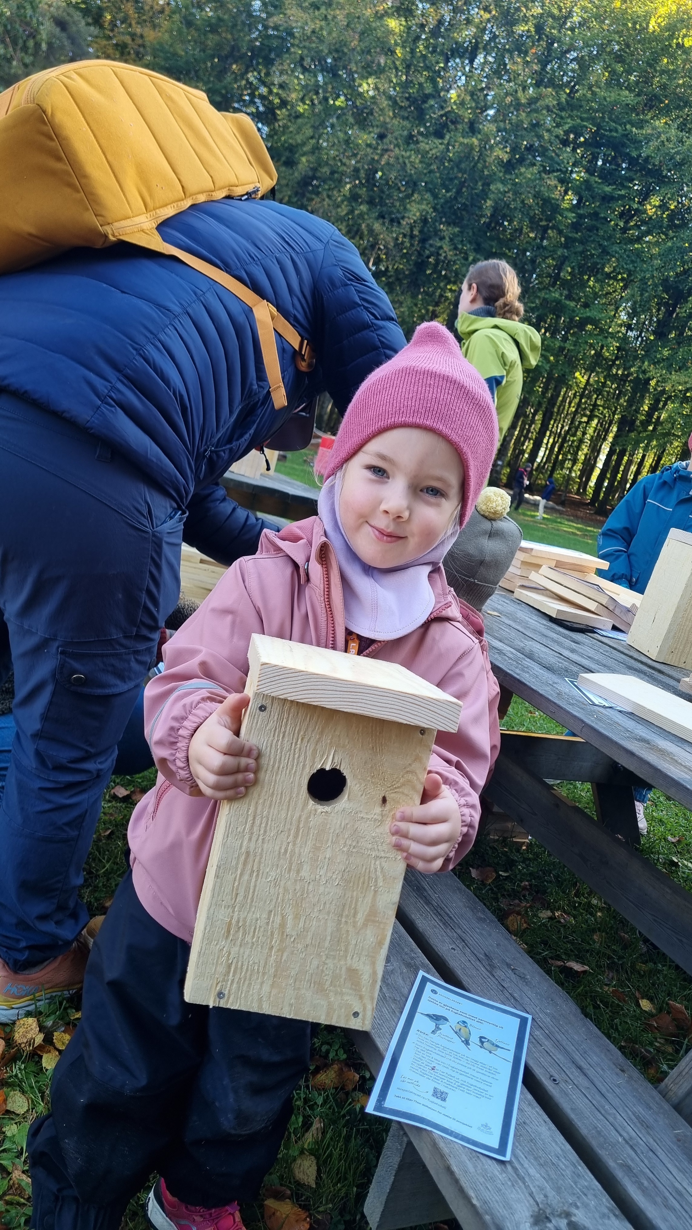 Barn med fuglehotell
