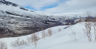 Sulisdalen mot Sulitjelma. Fortsatt vinter i høyden