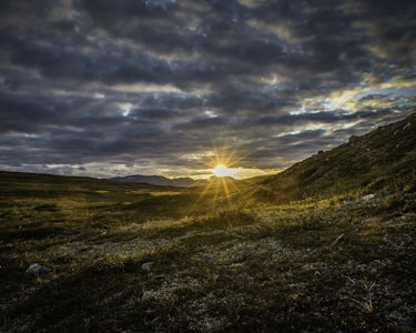Solnedgang ved Ánabollovággi, øst for Dividalen i Troms