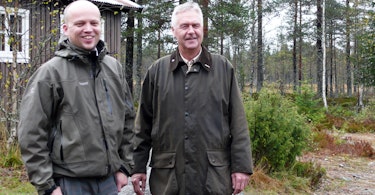 Landbruksminister Trygve Magnus Slagsvold Vedum og arronderingssjef Carl Petter Wister før skogsalget høsten 2012.