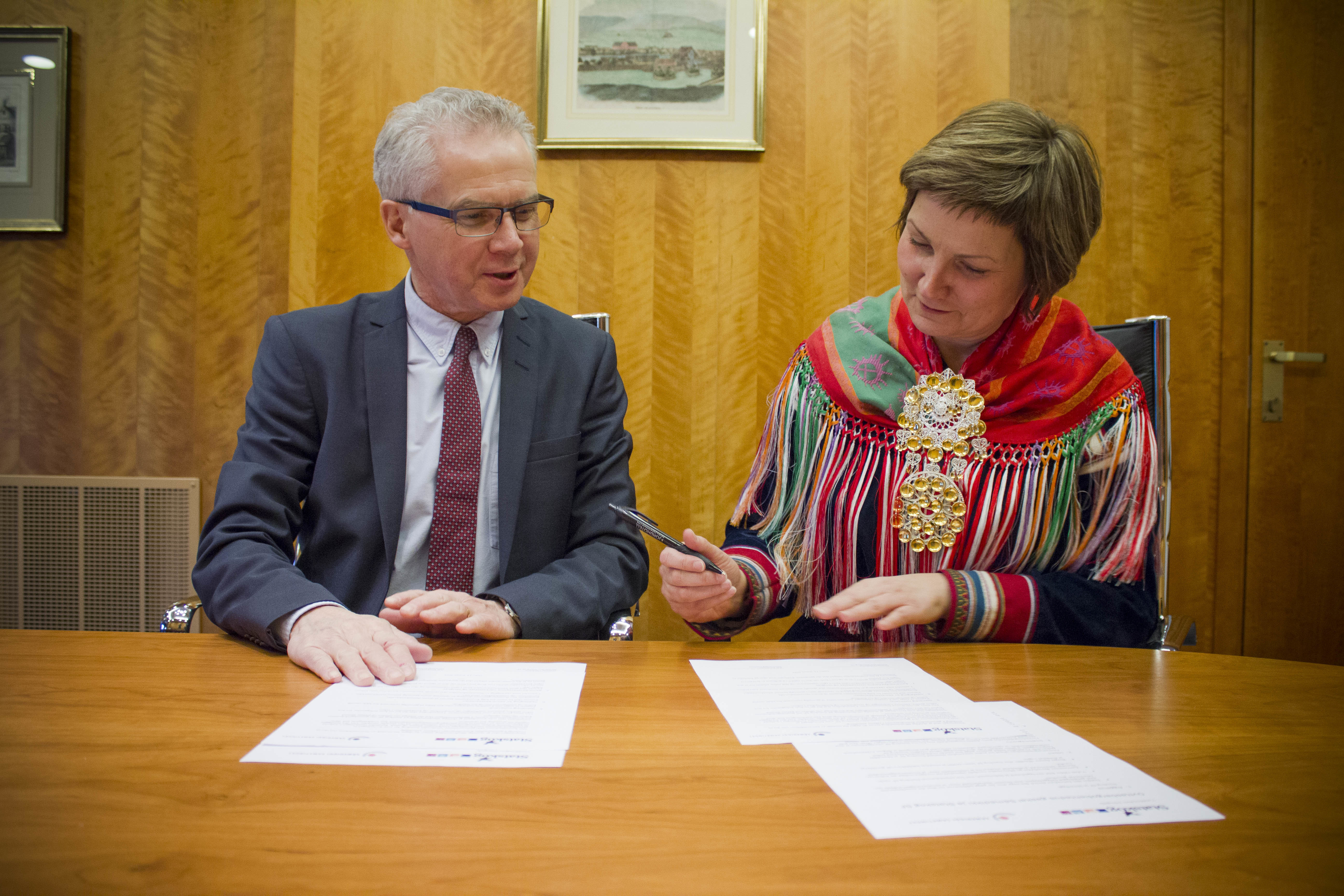 Signering avtale mellom Statskog og Sametinget