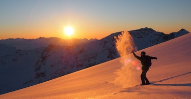 På ski i solnedgang