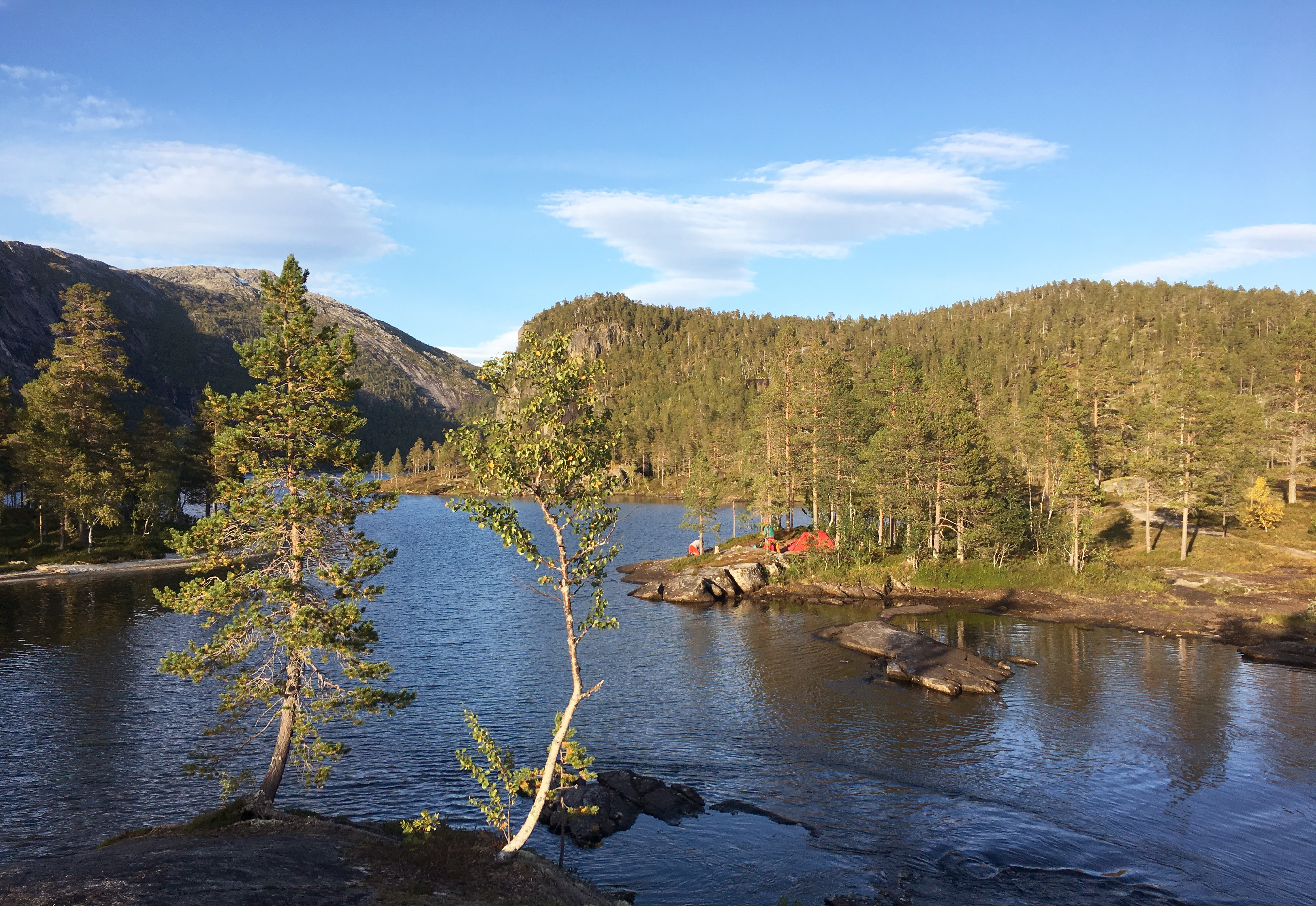 Telting ved Storskogvatnet i Rago nasjonalpark