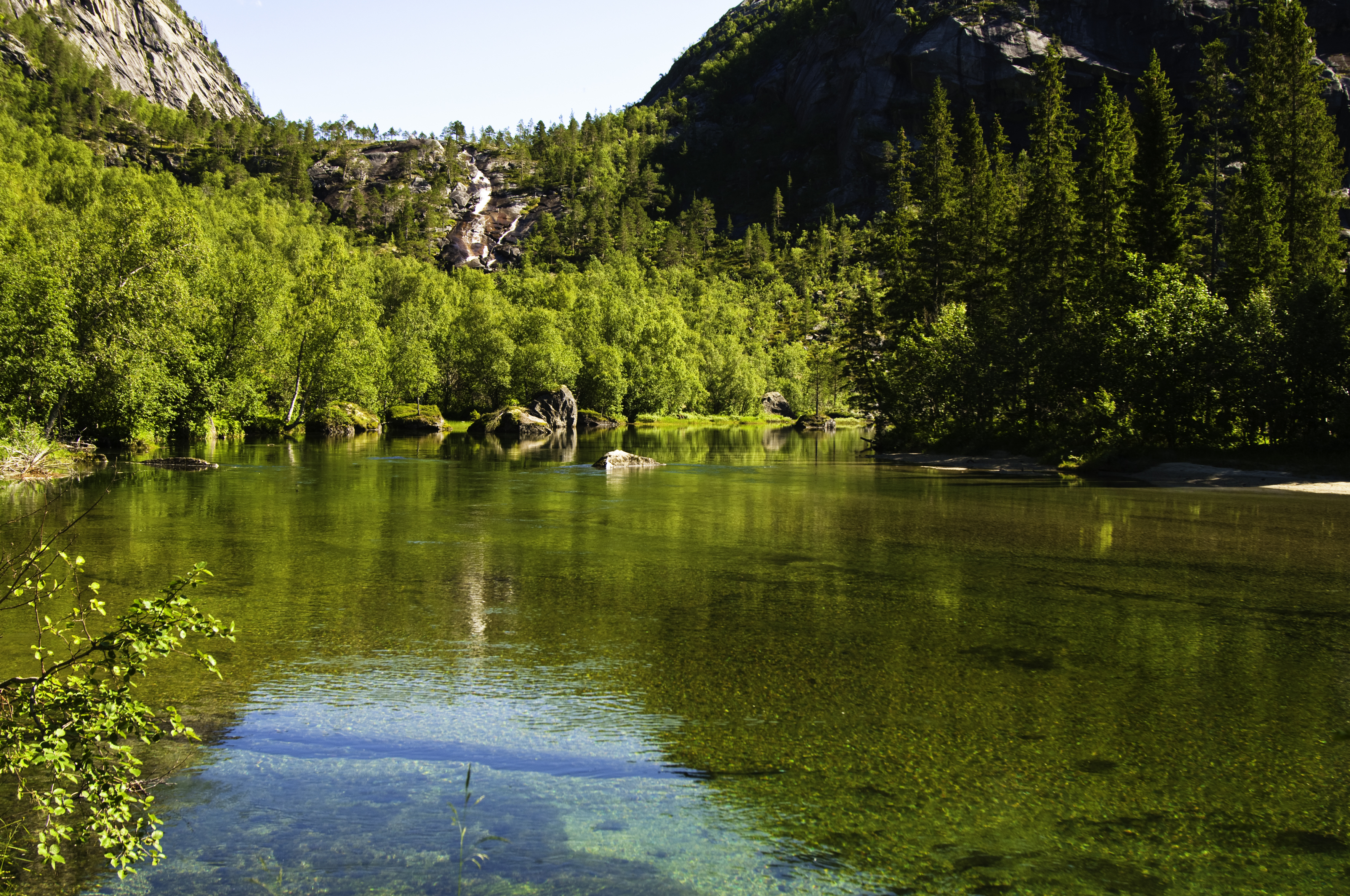 Storskogelva og oppstigninga til Nordskardet i bakgrunnen.
