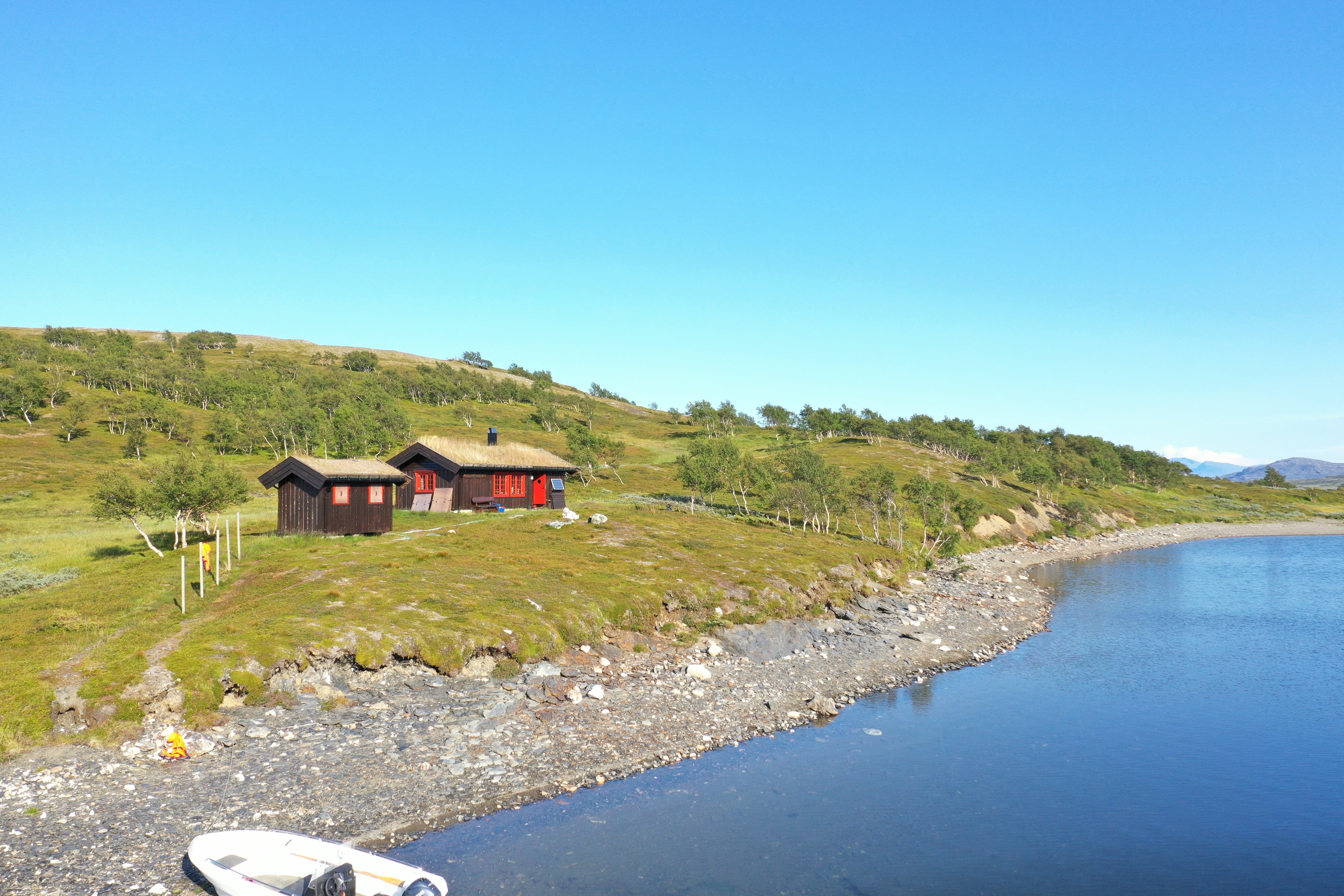 Hytte med fantastisk beliggenhet ved Finnkoisjøen - på høyfjellet - i Meråker.

Hytta har endret navn fra Finnkoisjøen Vest til Gåstjønnhytta.

Hytta kom med oppkjøpet av AS Meraker Brug i 2022